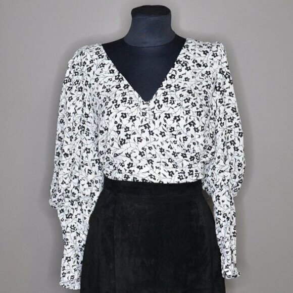 NWT ASTR Ivory Black Ditsy Wrap Blouse Sz M - Picture 2 of 9